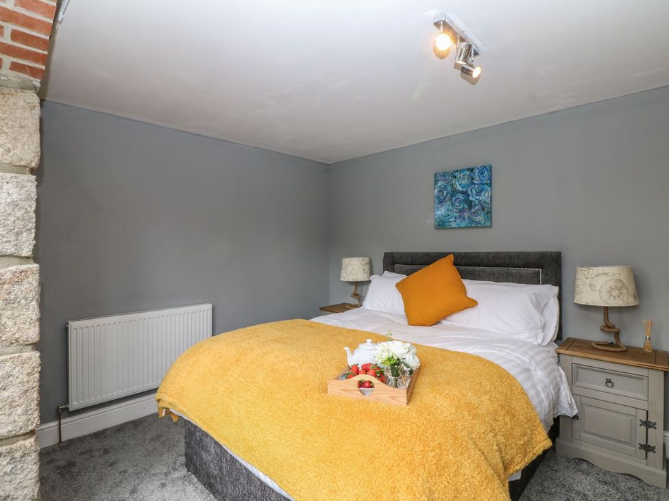 A bedroom with a bed and a bedside table at Dexter in Treverva near Constantine
