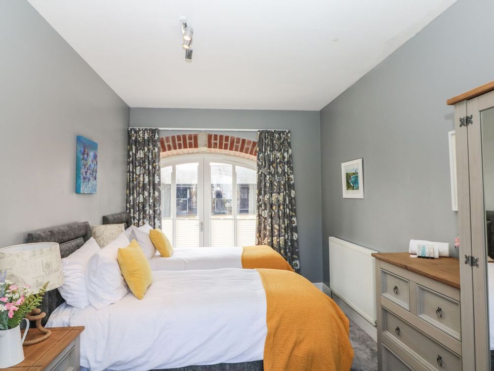 A bedroom with two beds and a window at Dexter in Treverva near Constantine