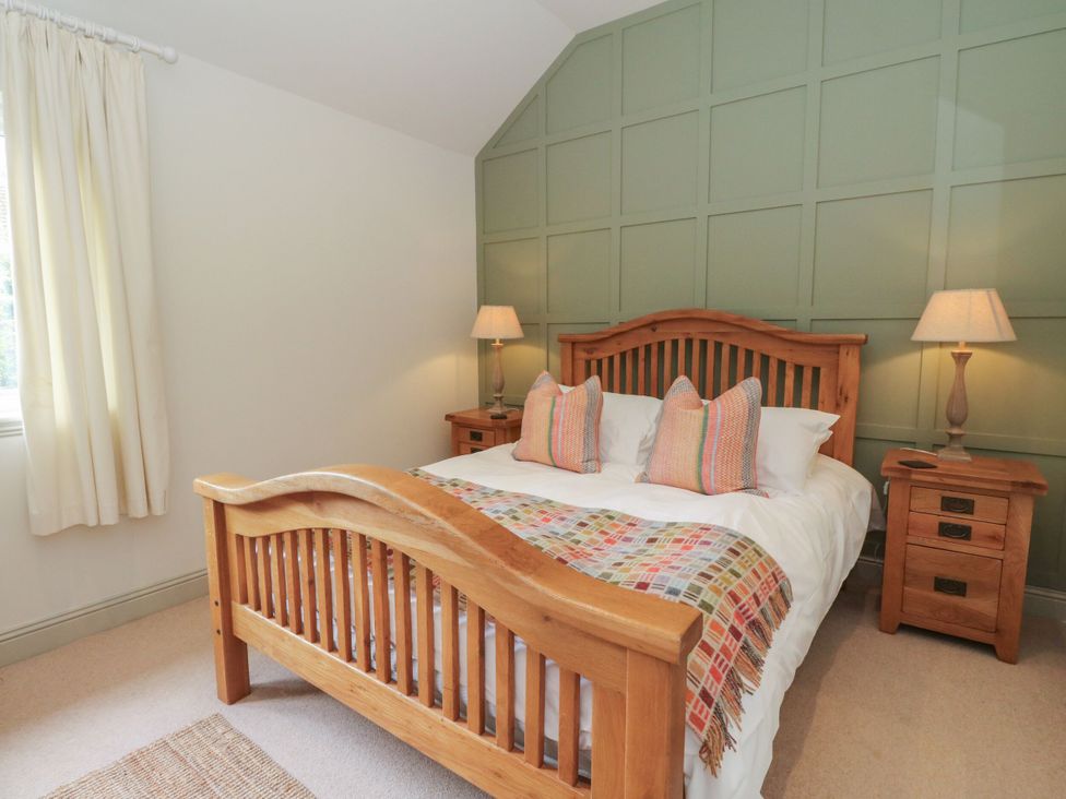 A bedroom with a bed and bedside tables at Garth Cottage in Killin