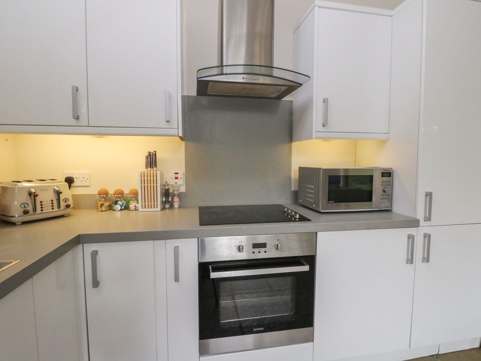 A kitchen with appliances and cabinets at Yew Tree in Killin
