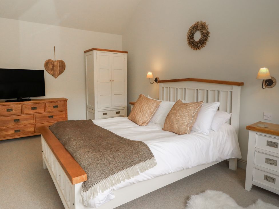 A bedroom with a bed and dresser at Yew Tree in Killin