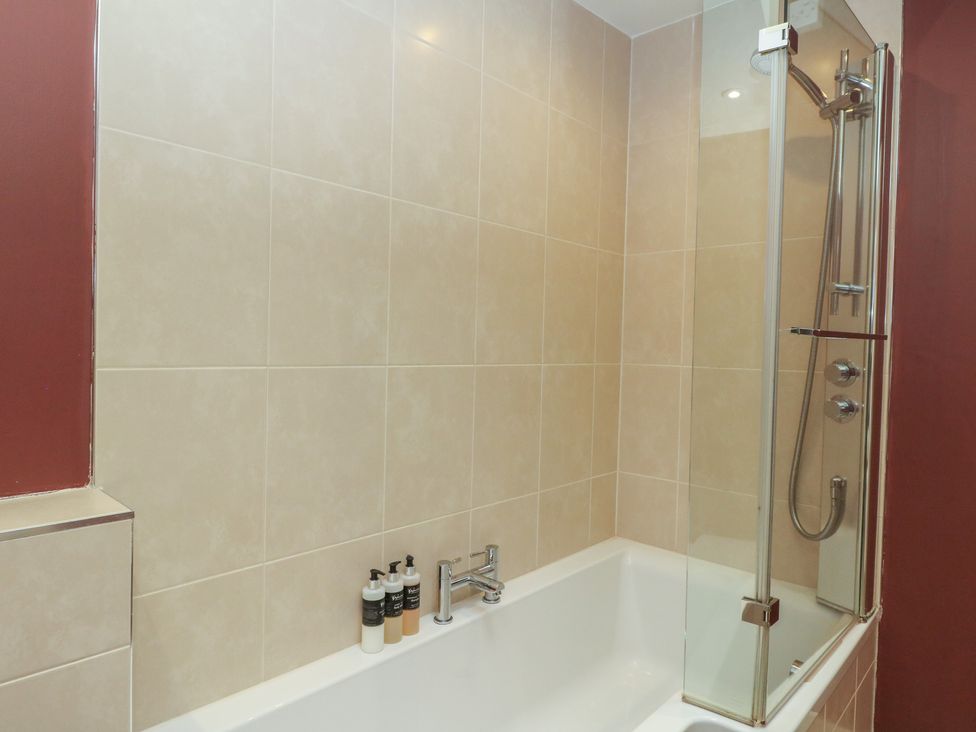 A bathroom with a bathtub and shower at Otter’s Holt, Killin