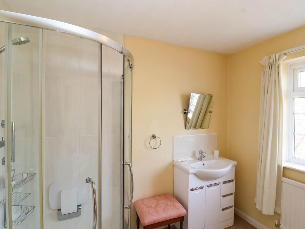 A bathroom with shower and vanity at Number 10, Broadway