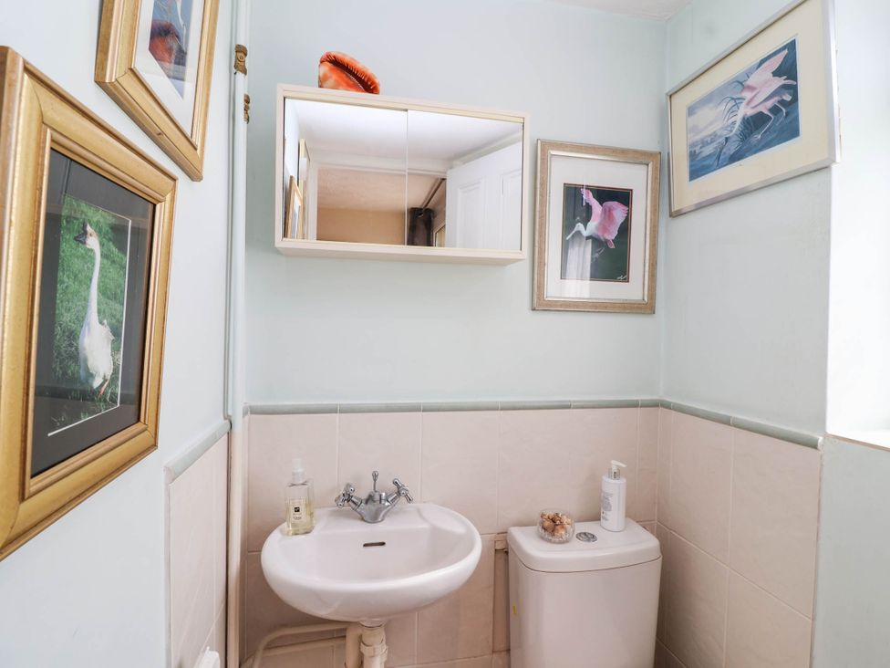 A bathroom with a sink and toilet at Number 10, Broadway in Broadway