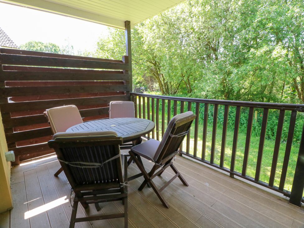 A balcony with a table and chairs at 7 Brunston Avenue 