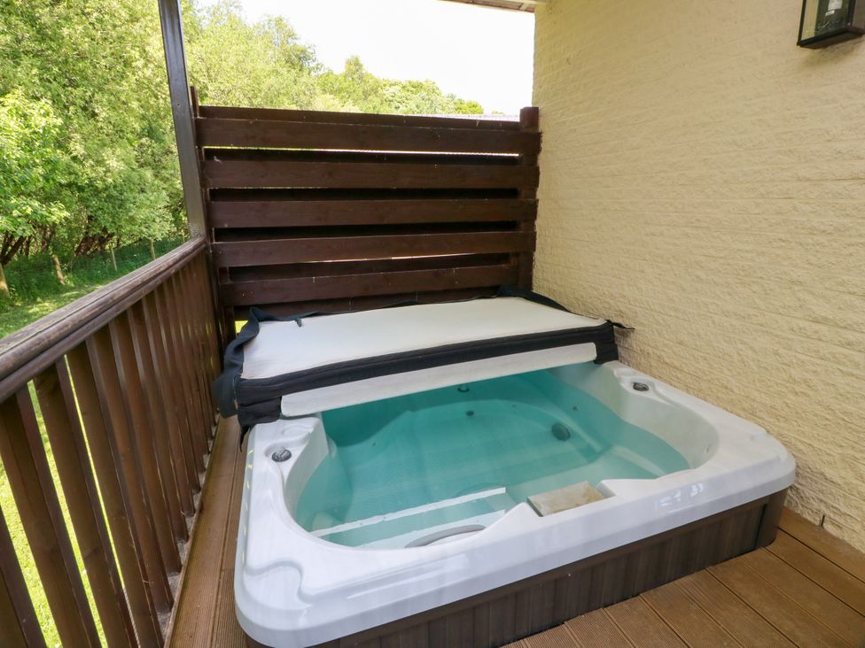A hot tub on a balcony at 7 Brunston Avenue