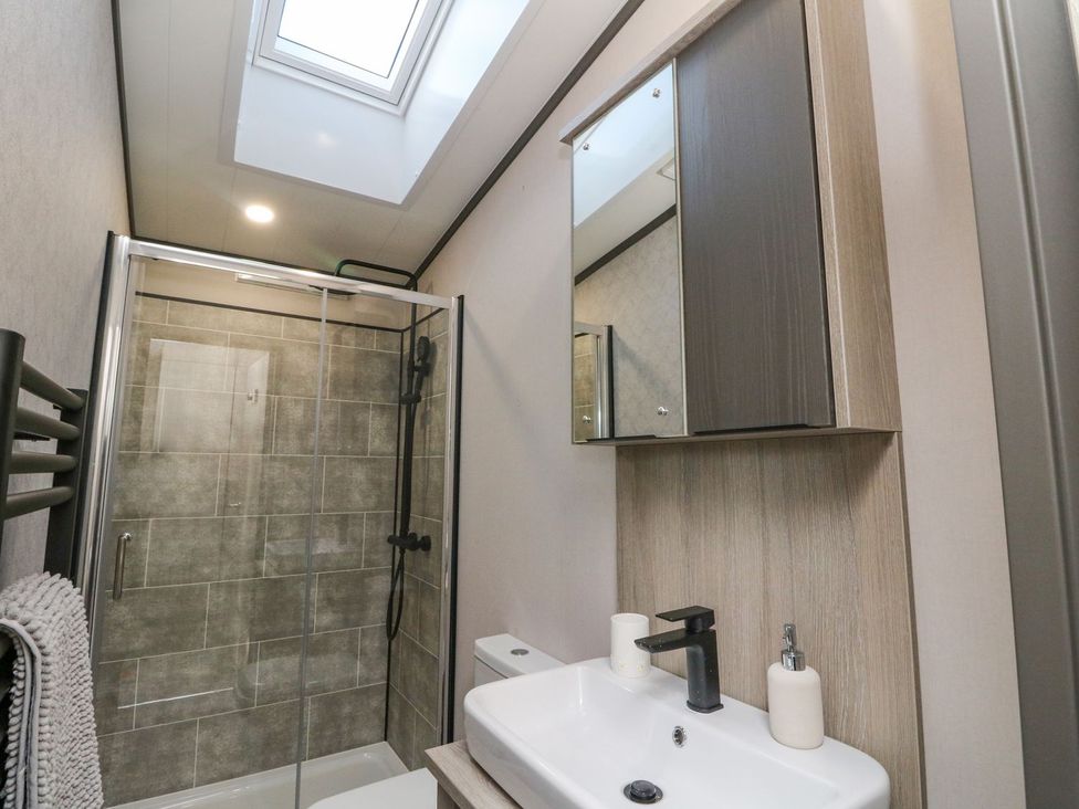 A bathroom featuring a shower, mirror, and sink at Hollybirch in Crieff