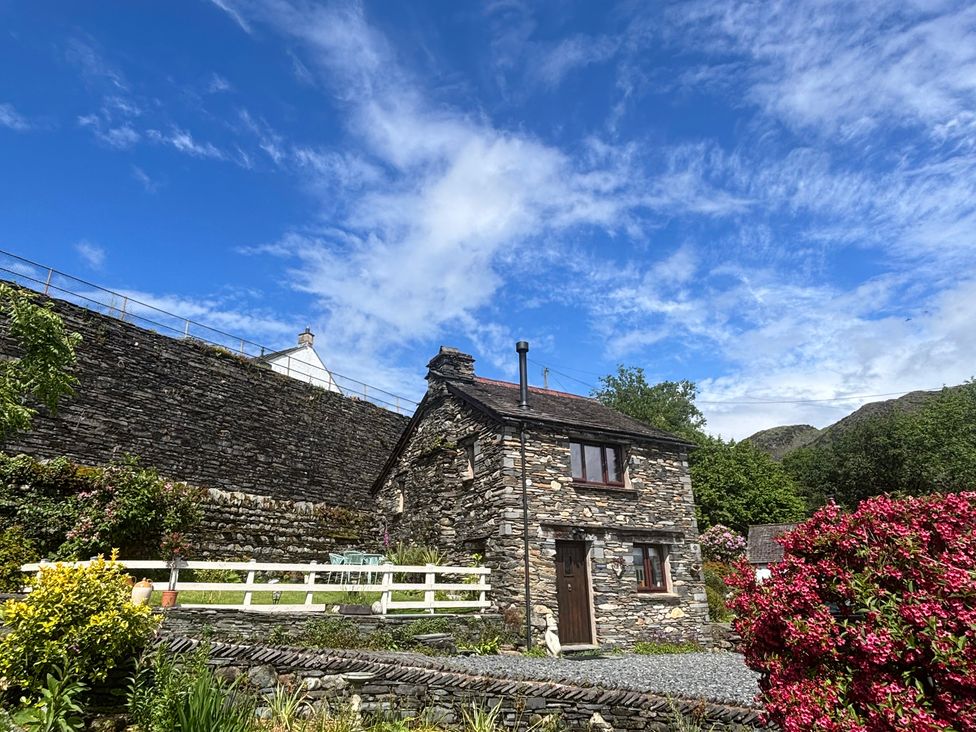 A cottage with a garden in front at Over Brow Cottage in Coniston