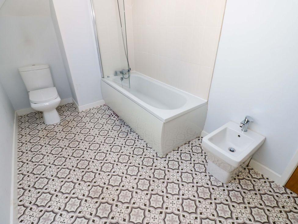 A bathroom with a toilet, bathtub, and bidet at 331 Coniscliffe Road in Darlington