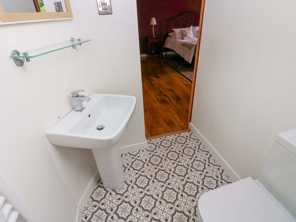 A bathroom with a washbasin and toilet at 331 Coniscliffe Road, Darlington