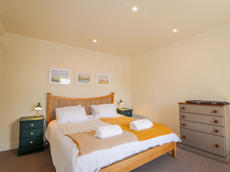 A bedroom with a bed and furniture at 6 Hill Street