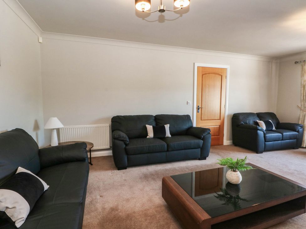 A living room with sofas and a coffee table at The Ferns in Kirkham