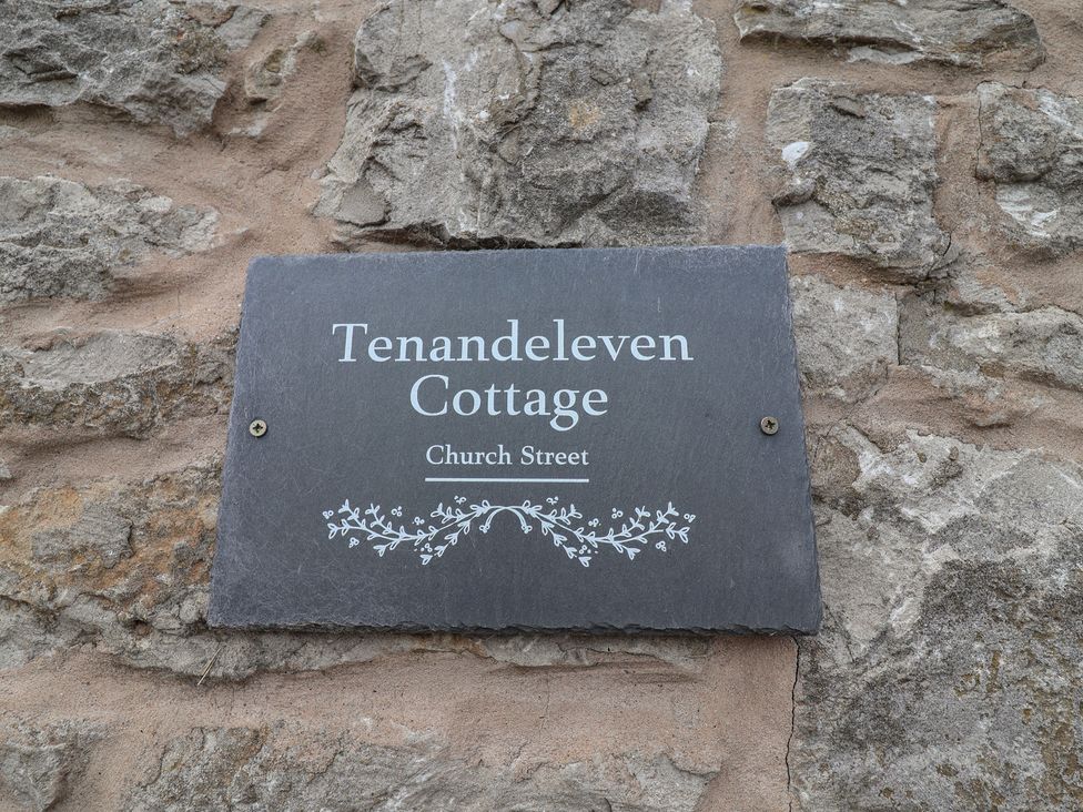 A sign for Tenandeleven Cottage on Church Street