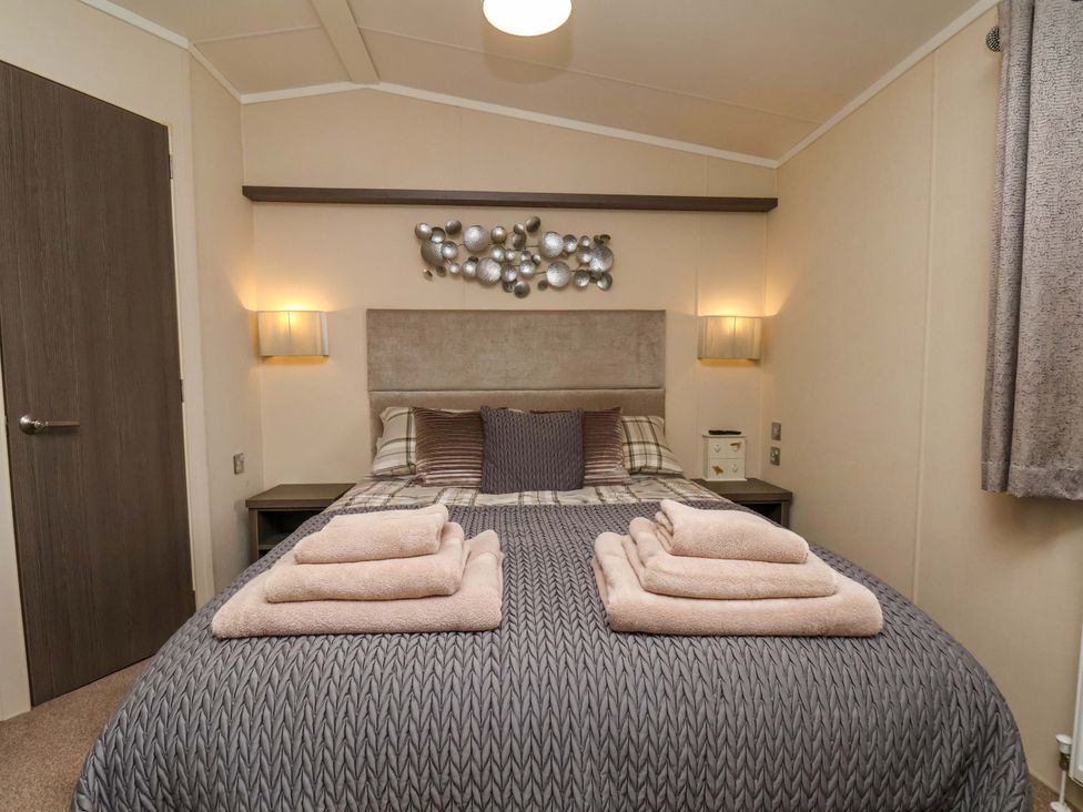 A bedroom with a bed and decorative wall art at Finch 66 in Scarborough