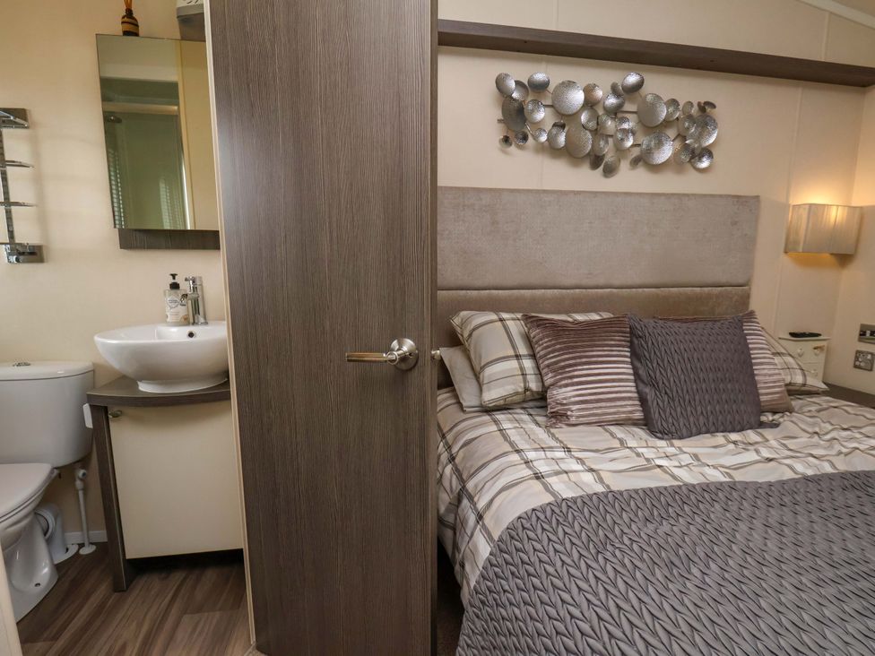 A bedroom with a bed and adjoining bathroom at Finch 66 Scarborough