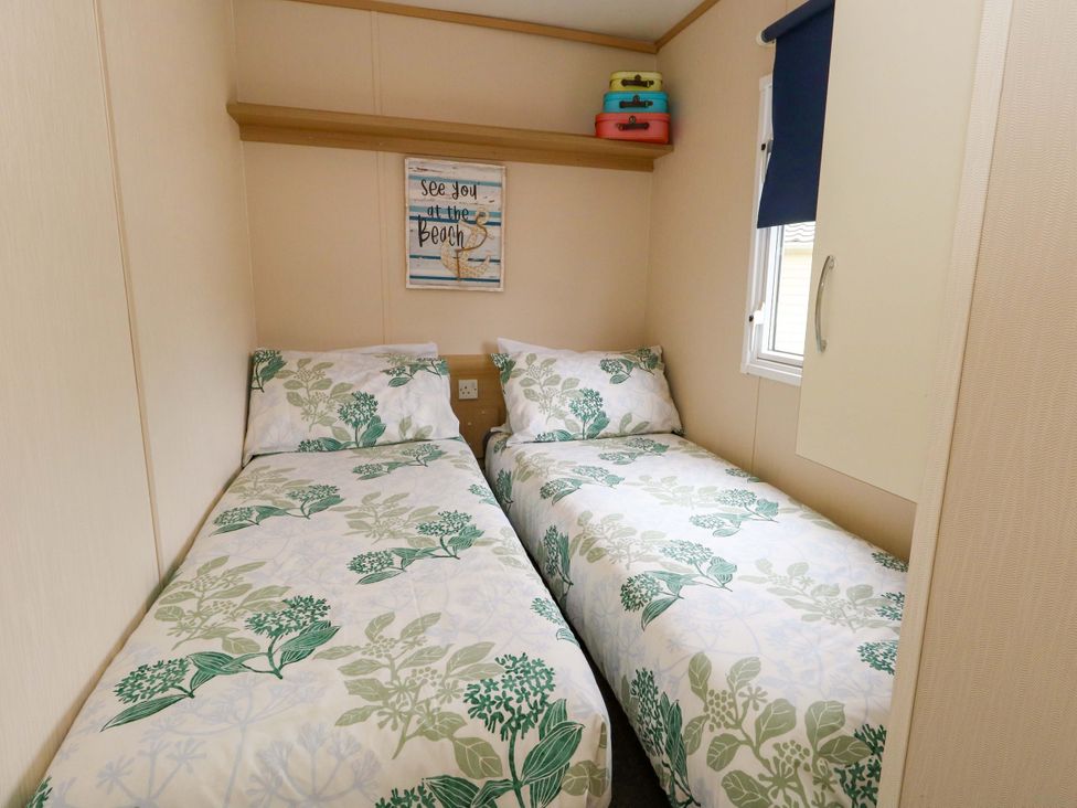 A bedroom with two beds and wall art at Foxglove 4 in Ringwood