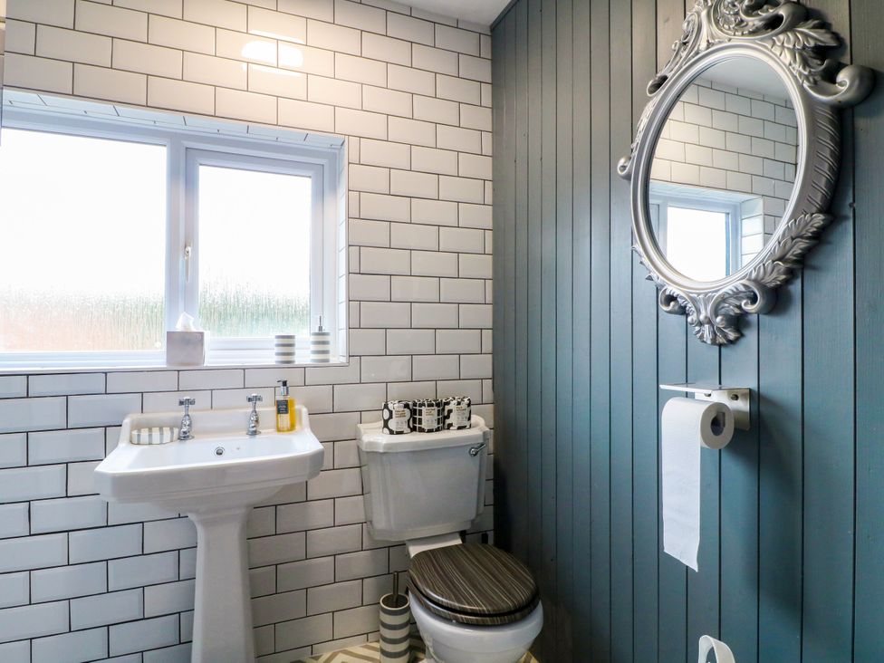 A bathroom with a sink and toilet at Next Door No. 4 in Coalville