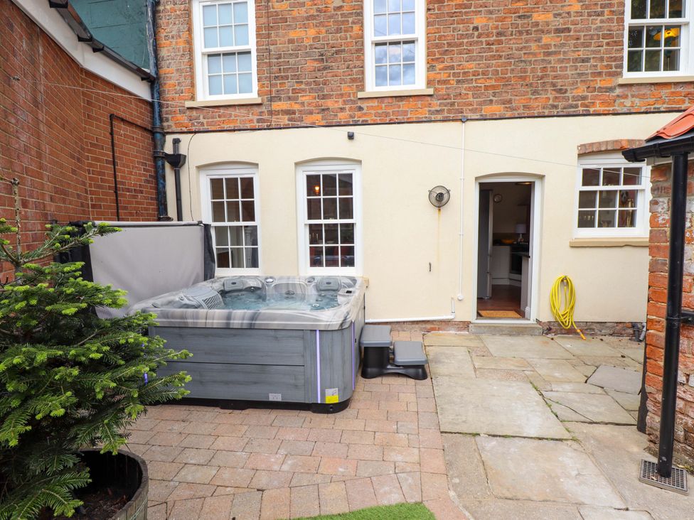 An outdoor area with a hot tub and brick walls at 35 Wrawby Street in Brigg