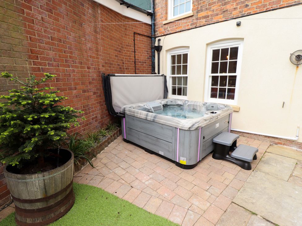 An outdoor space with a hot tub and steps at 35 Wrawby Street, Brigg