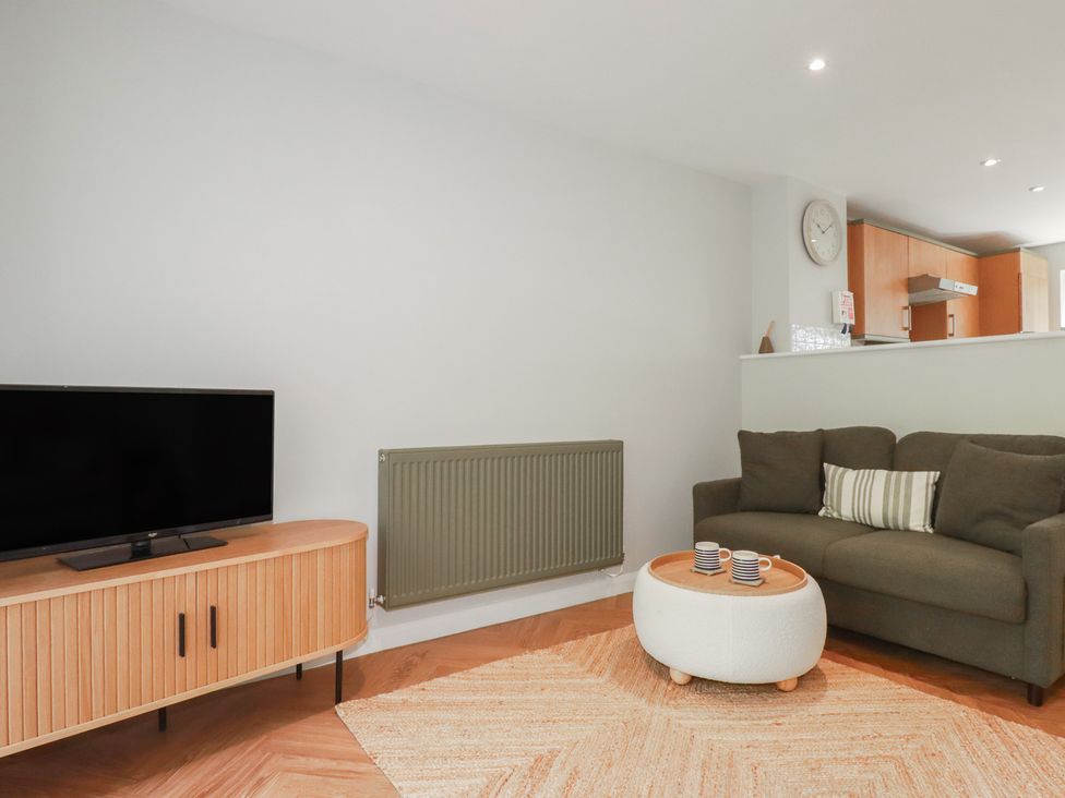 A living room with a sofa and television at 67 Manor Villas in Newquay