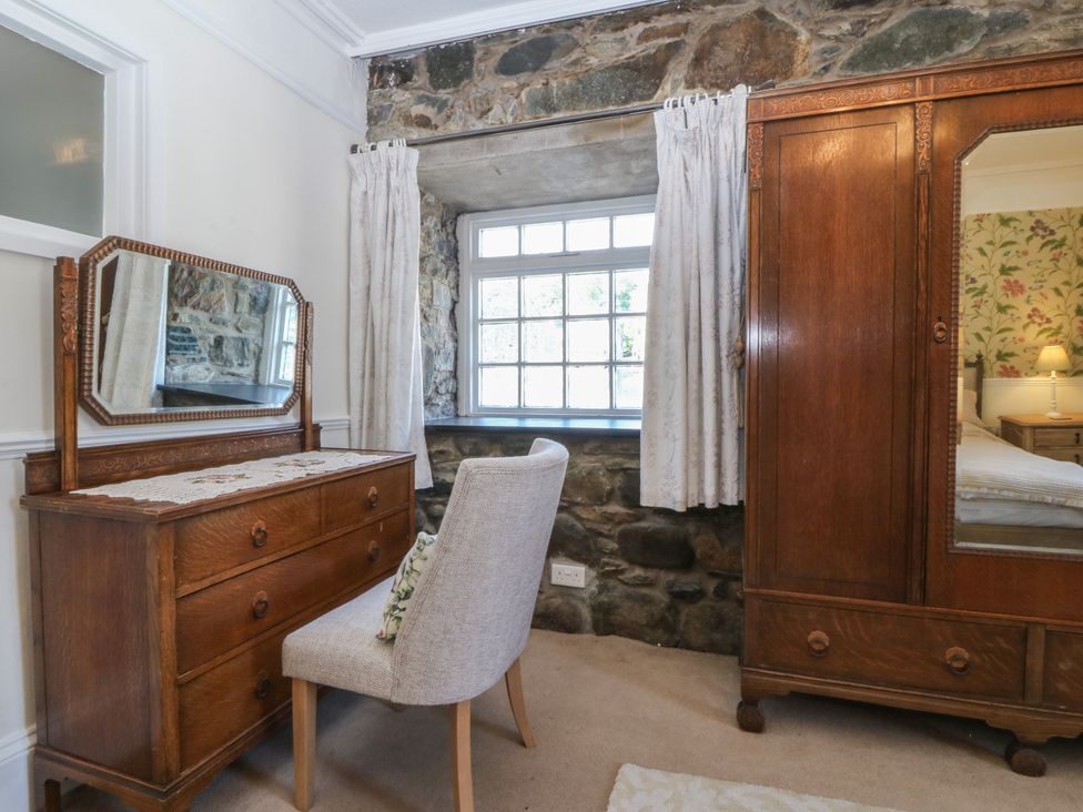 A bedroom with a dressing table and wardrobe at Tan y Gader in Dolgellau