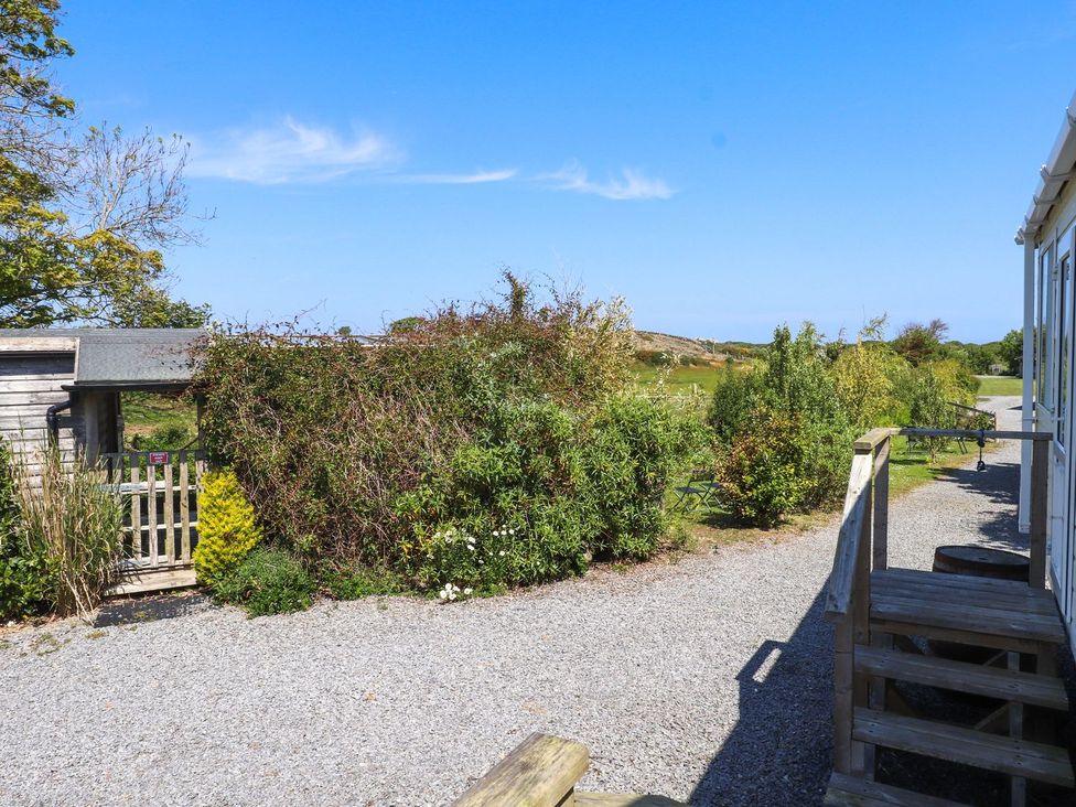 An outdoor area with a path and plants at The Lodge in Amlwch