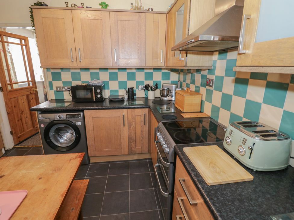 A kitchen with appliances and cabinets at Mount Joy in Leicester