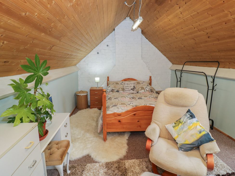 A bedroom with a bed and a plant at Mount Joy in Leicester