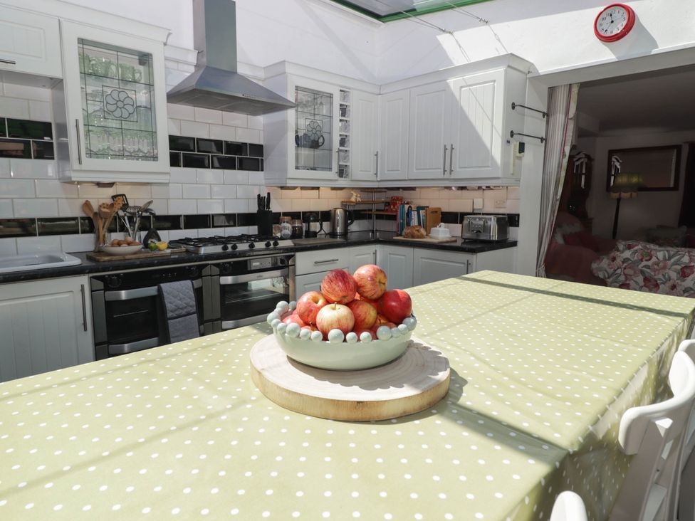 A kitchen with a table and apples at 11b Market Street in Narberth
