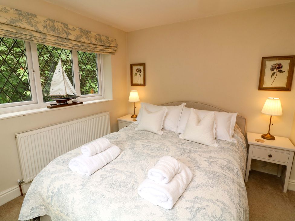 A bedroom with a bed and lamps at The Chimes in Castleton, Peak District