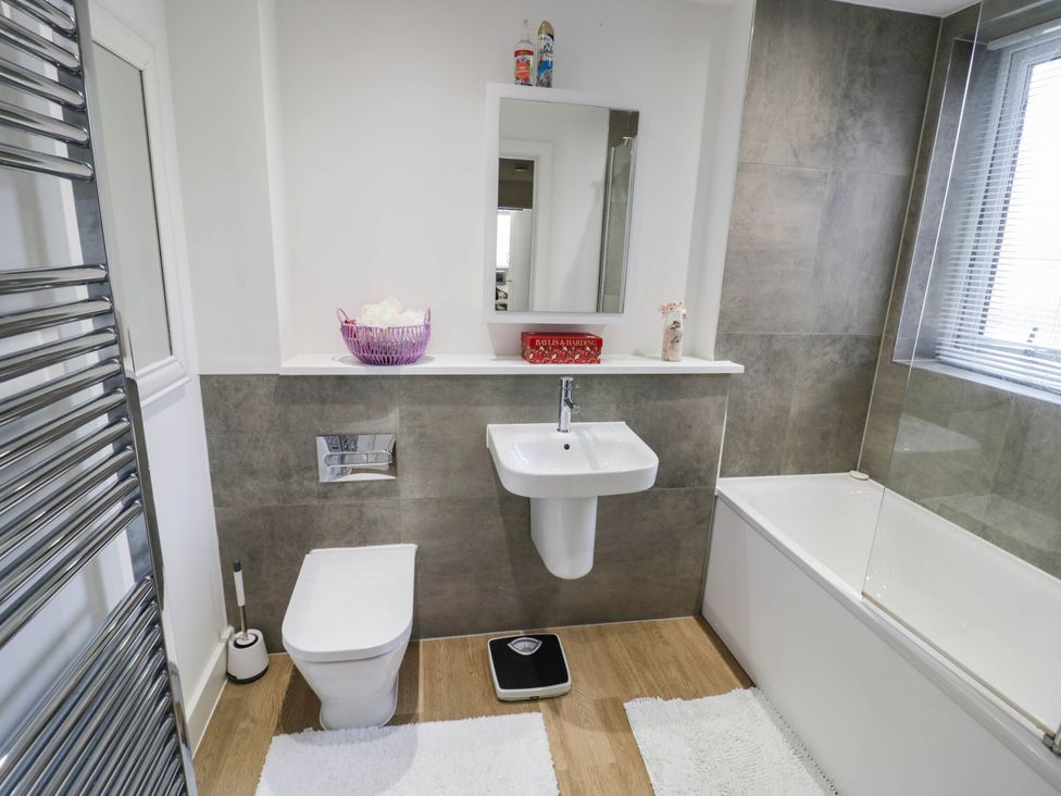 A bathroom with a sink, toilet, and bathtub at 4 Goldcrest Close in Daventry