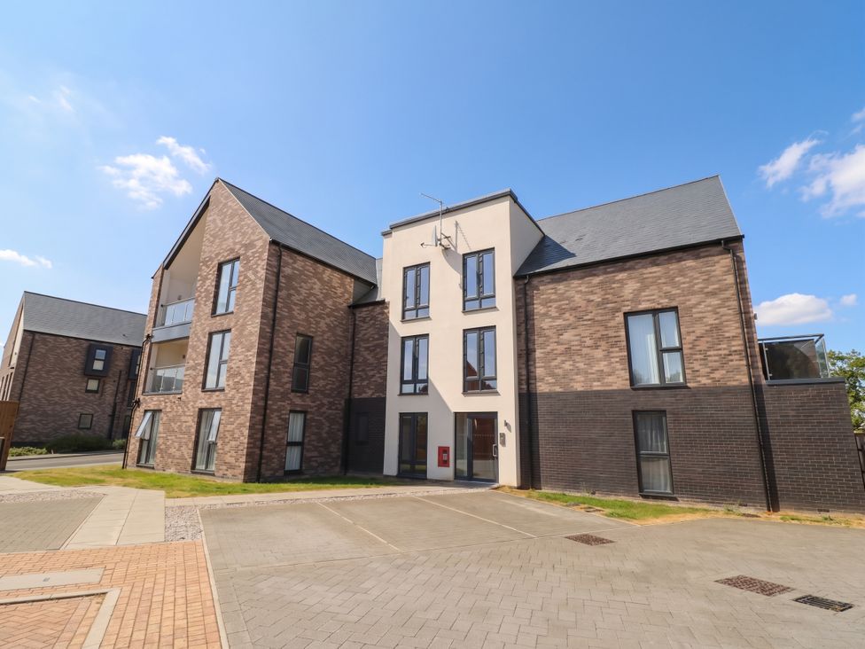 An apartment building with multiple windows at 4 Goldcrest Close Daventry