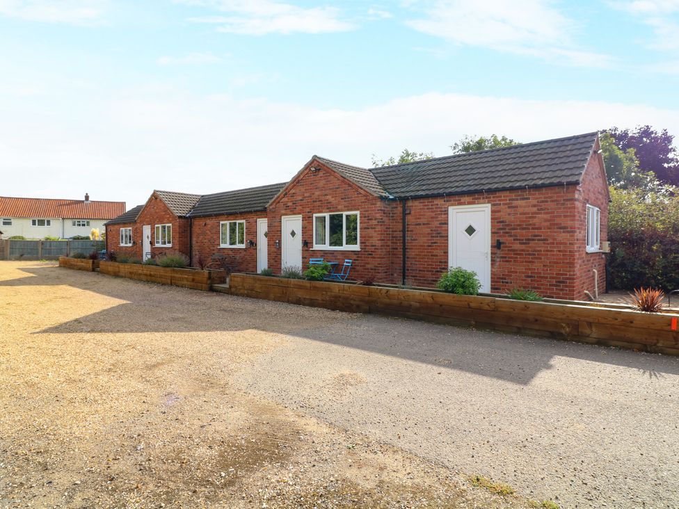 Multiple brick cottages with a gravel area at Walcott Lodges - Catley Billinghay, Lincolnshire
