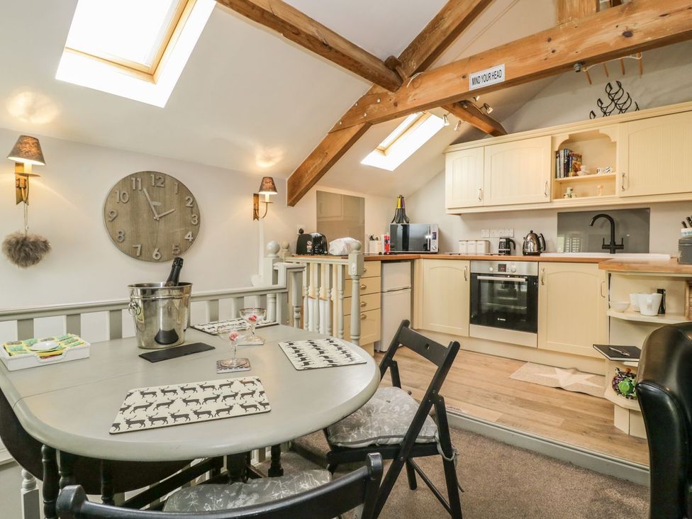 A kitchen with a table and chairs at Dibble Cottage in Richmond