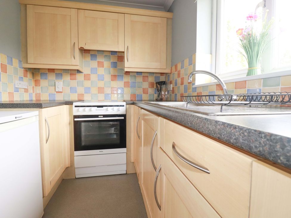 A kitchen with cupboards and an oven at Treetops in Par