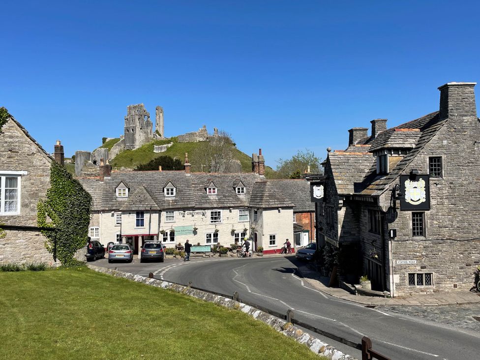 A village scene with a castle in the background at Frome View in Wool