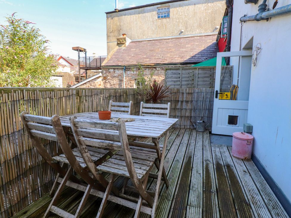 An outdoor area with a table and chairs at Scoops’ Nook in Caernarfon