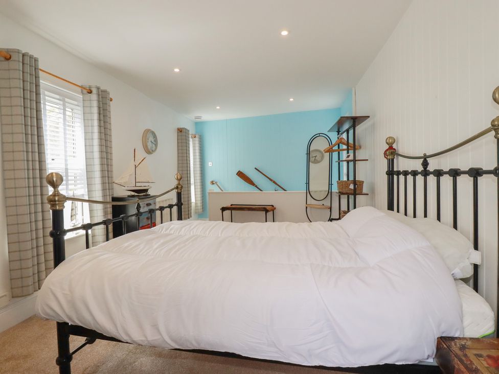 A bedroom with a bed and decorative items at 31 Tregoney Hill in Mevagissey