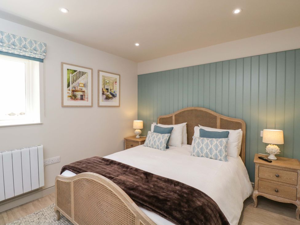 A bedroom with a bed and nightstands at Poppy Patch in Stratton Audley near Bicester