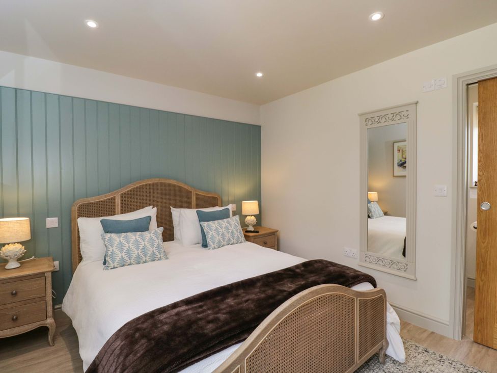 A bedroom with a bed and nightstands at Poppy Patch in Stratton Audley near Bicester