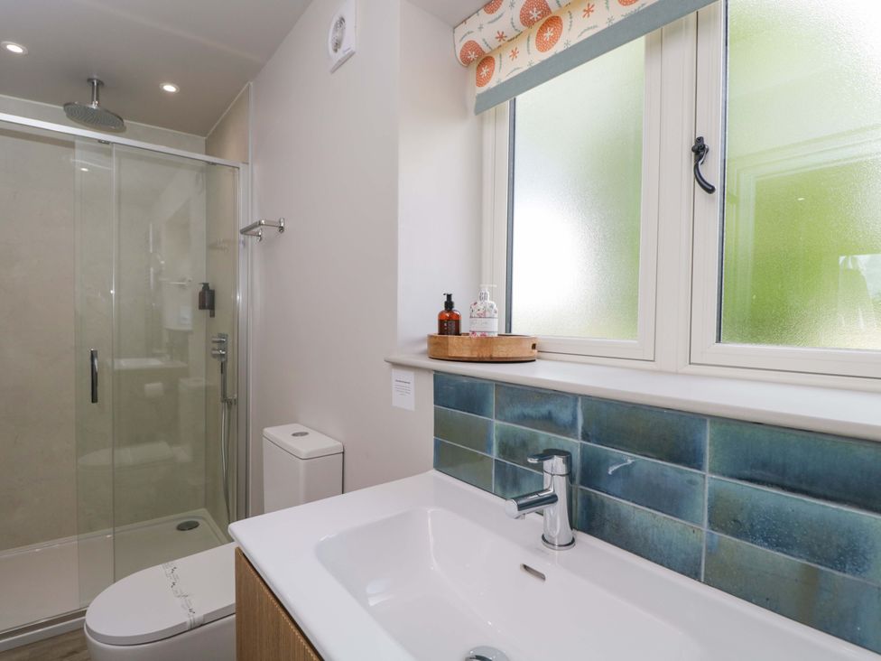 A bathroom with a shower, toilet, and sink at Poppy Patch in Stratton Audley near Bicester