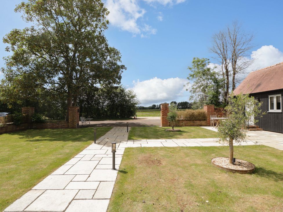 An outdoor area with a pathway and seating at Poppy Patch in Stratton Audley near Bicester