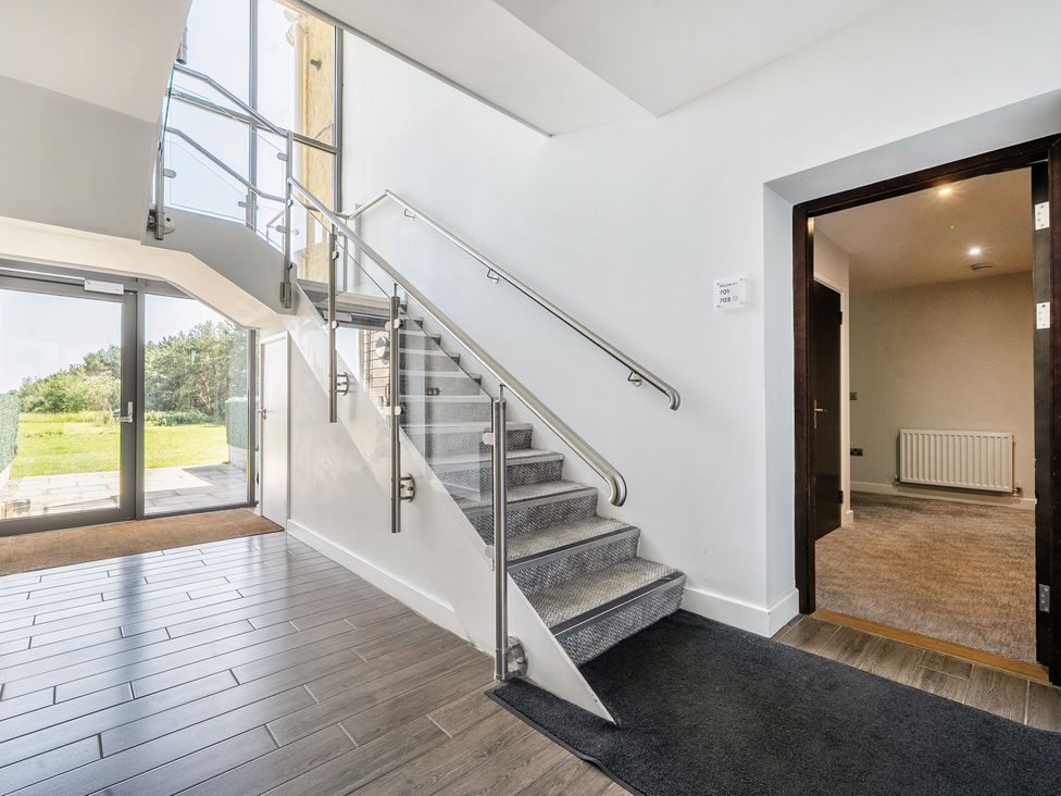 An entrance hall with a staircase and door at Cotswolds Apartment, sleeps 4 in Chipping Norton