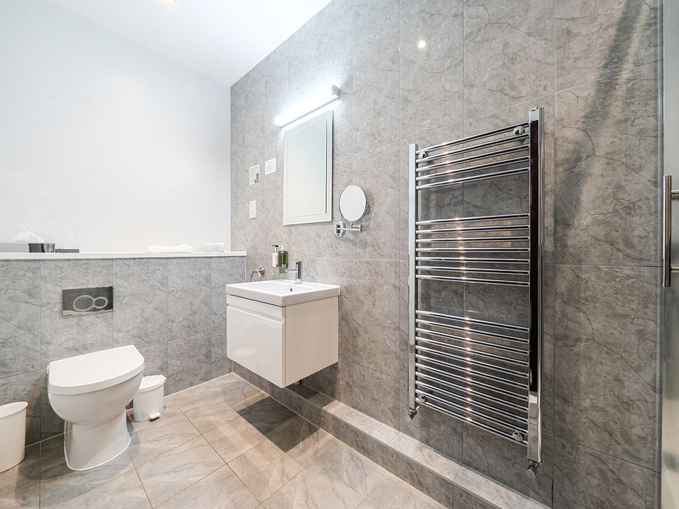 A bathroom with a sink and toilet at Cotswolds Apartments 4B/S8 in Chipping Norton