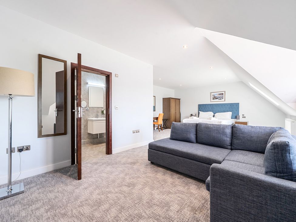 A living room with a sofa and lamp at Cotswolds Apartments 4B/S8 in Chipping Norton