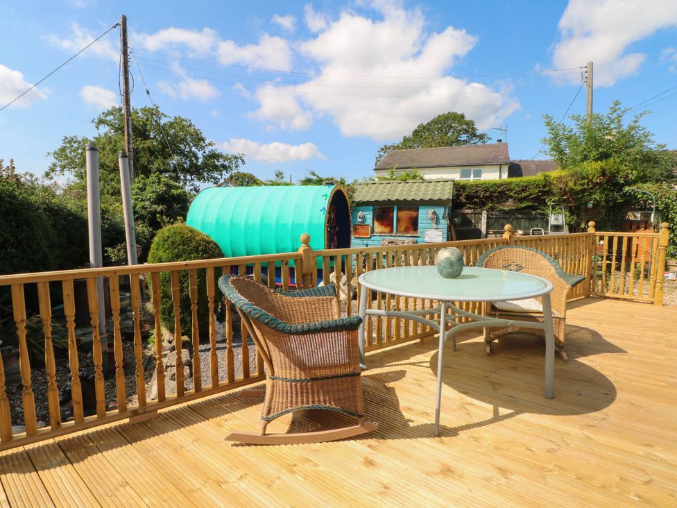 A patio area with a table and chairs at Buzzards Retreat in Wrexham