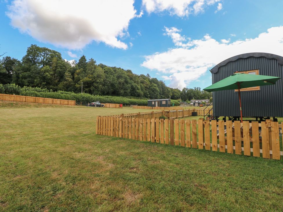 A garden with a shed and fence at Cwtch Y Bugail 1 near Llandeilo