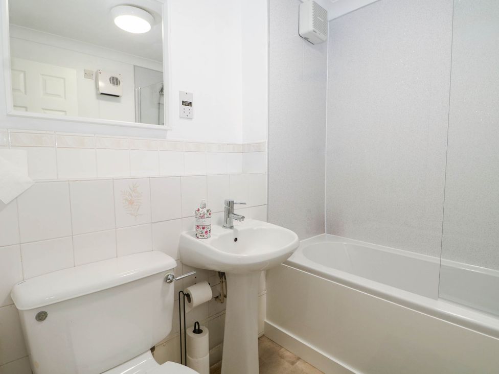 A bathroom with a sink, toilet, and bathtub at 44 Court Road Lewes, Sussex