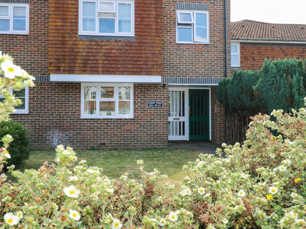 A building entrance with a sign at 44 Court Road in Lewes, Sussex