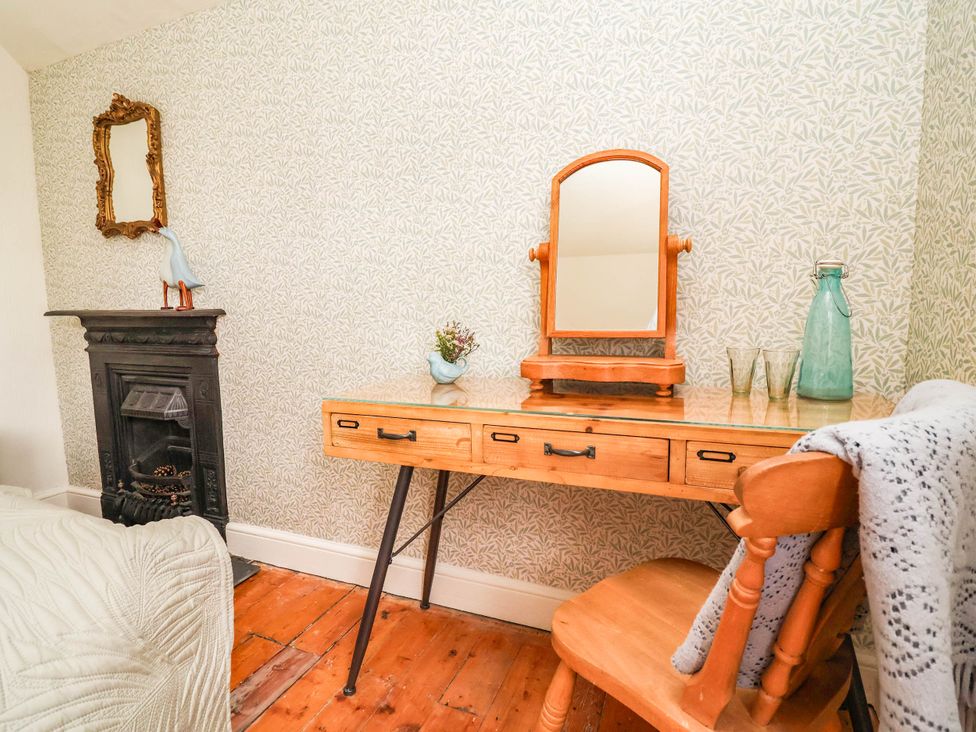 A bedroom with a vanity table and chair at Lyneal Cottage in Ellesmere